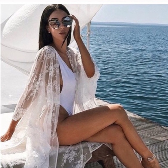 Beautiful Long Lace Kimono - Picture 4 of 6